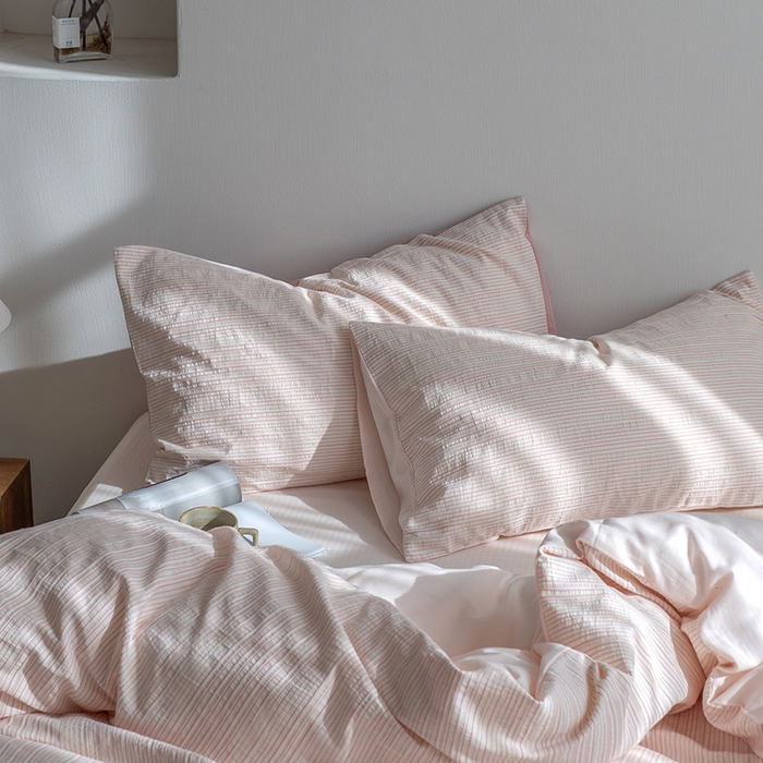 91家纺网 家纺一手货源 找家纺 小春日和 2025新款高端民宿风纯棉四件套特殊工艺全棉被套人字纹棉1.8床笠纯色双人床单加大笠 岛屿-粉