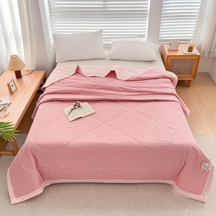 91家纺网 家纺一手货源 找家纺 首爱家纺 2025新款里外全棉夏被手包边新疆棉花夏被空调被夏凉被 胭脂格子