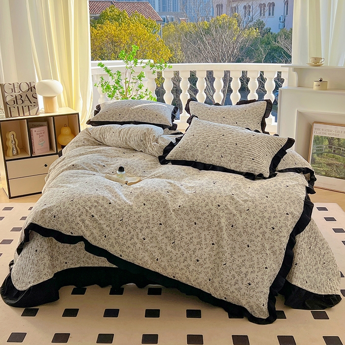 91家纺网 家纺一手货源 找家纺 美梦家纺 2025新款A类全棉13372花边床盖四件套-黑边 莱茵河畔白