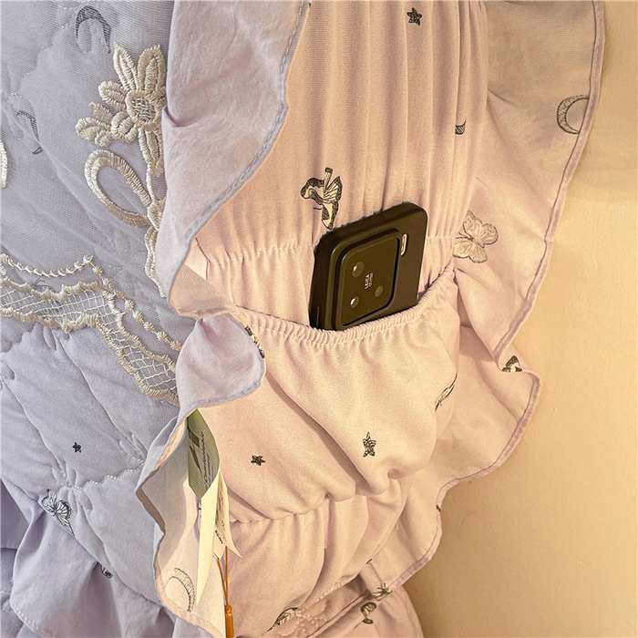 91家纺网 家纺一手货源 找家纺 十个点2025新款亲肤夹棉床头罩 月亮之上