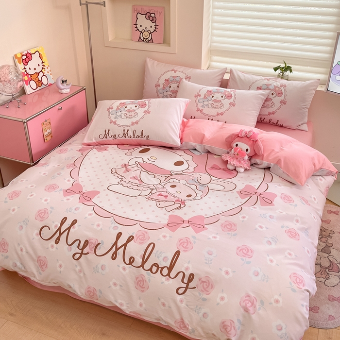 91家纺网 家纺一手货源 找家纺 金爱家 2025新款纯棉数码印花大阪三丽鸥四件套 花园宝贝kt