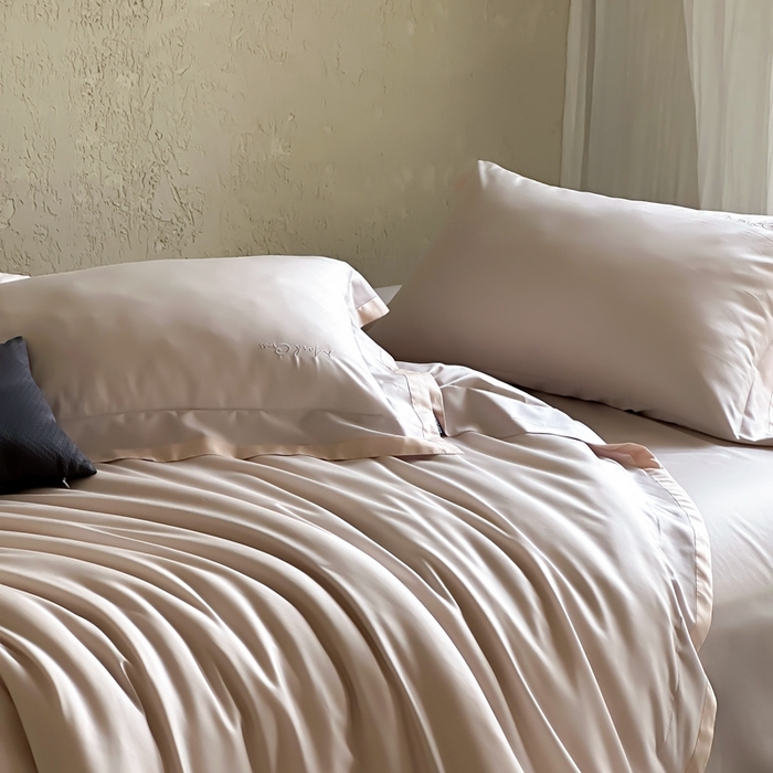 91家纺网 家纺一手货源 找家纺 佳汐蓝家纺  2025新款灵动撞色飞边100支超细旦天丝棉四件套 珍珠灰