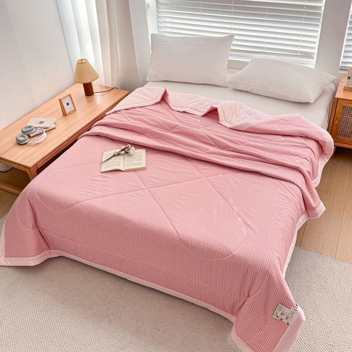 91家纺网 家纺一手货源 找家纺 棉乐町家居 2025新款里外全棉手包边棉花夏被 胭脂格子