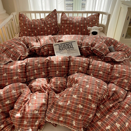 三朵 2025新款全棉双层纱三角针四件套 酷比红