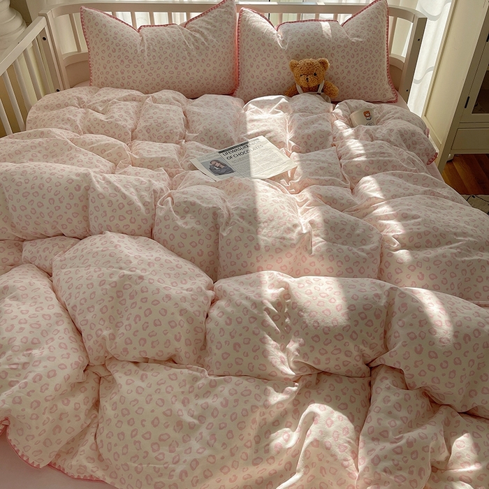 91家纺网 家纺一手货源 找家纺 三朵 2025新款全棉双层纱三角针四件套 粉红少女