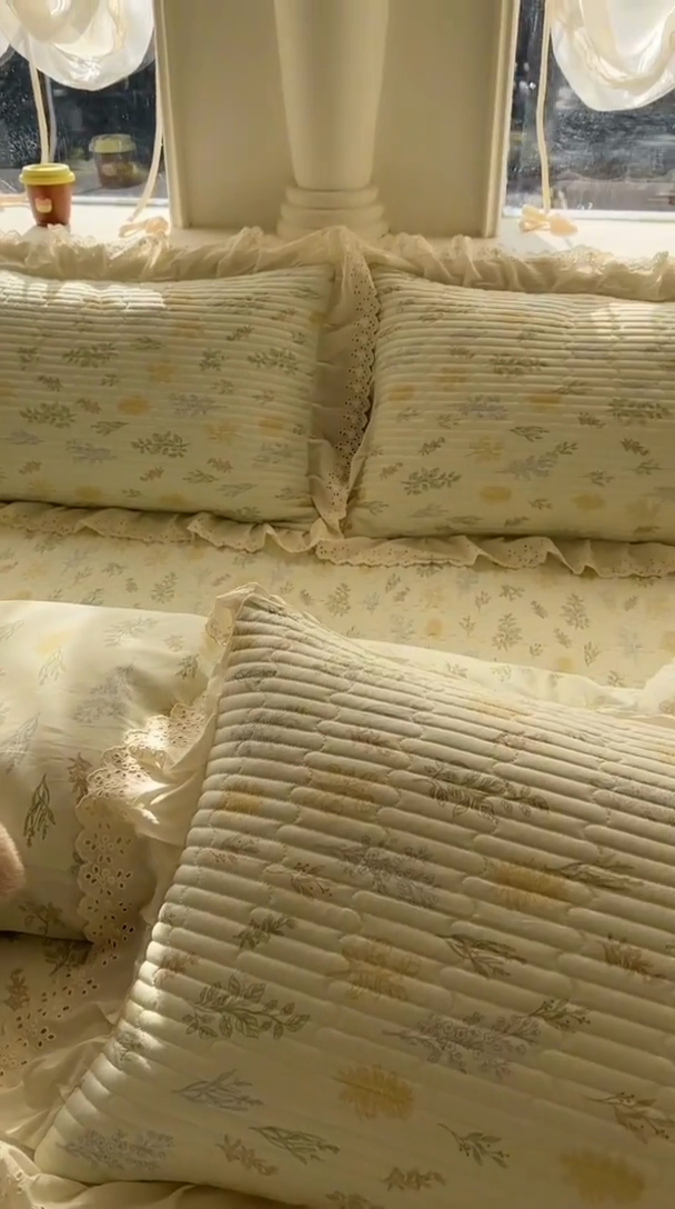 91家纺网 家纺一手货源 找家纺 美梦家纺 2025新款A类全棉13372花边床盖四件套-白边 白边-萱草