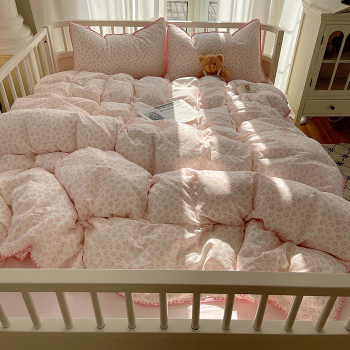 91家纺网 家纺一手货源 找家纺 三朵 2025新款全棉双层纱三角针四件套 粉红少女