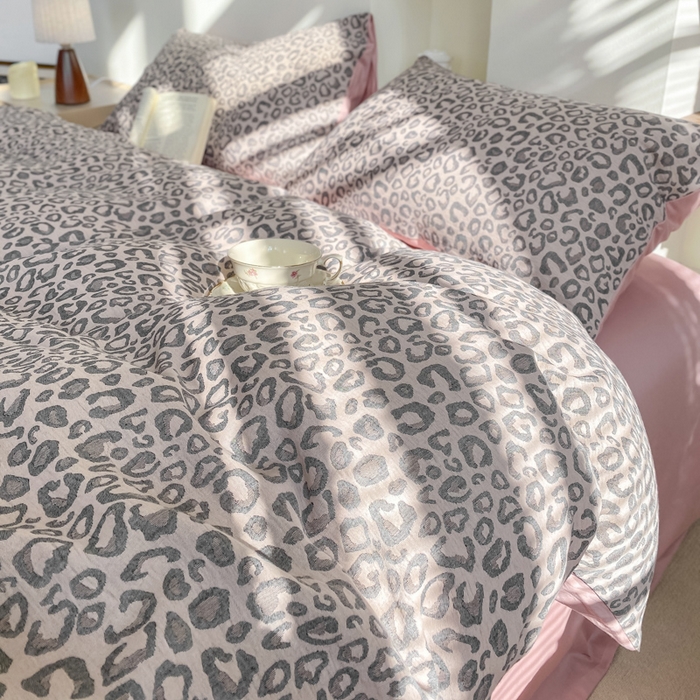 91家纺网 家纺一手货源 找家纺 凡客家居 2025新款60s色织提花系列四件套 甜心豹纹