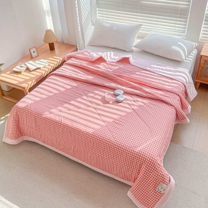 91家纺网 家纺一手货源 找家纺 棉乐町家居 2025新款里外全棉手包边棉花夏被 倾恋粉