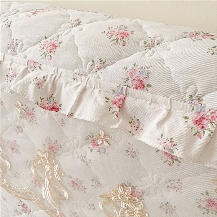 91家纺网 家纺一手货源 找家纺 十个点2025新款亲肤夹棉床头罩 花儿朵朵