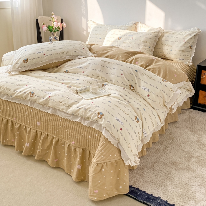 91家纺网 家纺一手货源 找家纺 梦可莱家居 2025新款全棉韩版蕾丝边床盖四件套 音乐熊