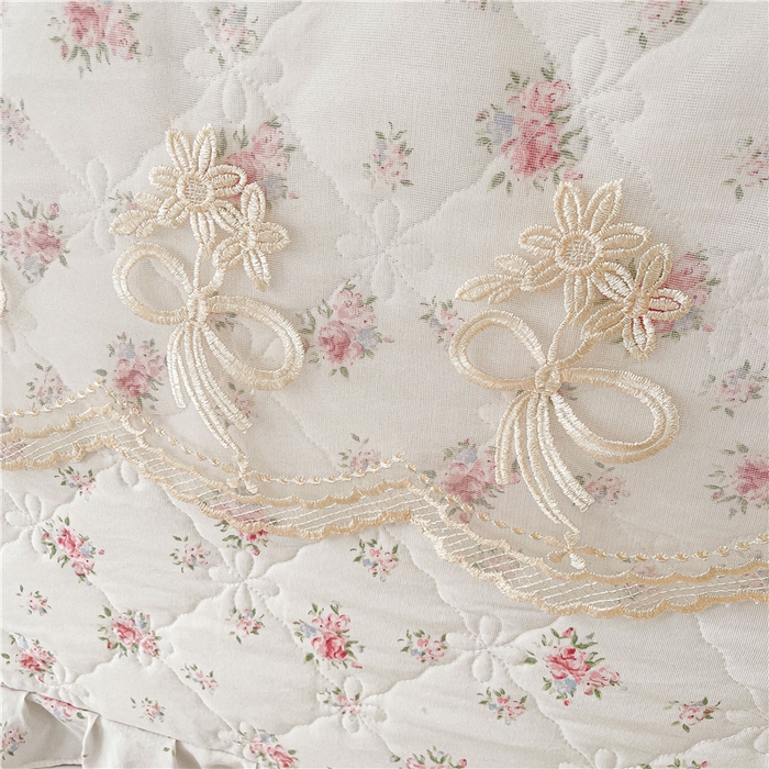 91家纺网 家纺一手货源 找家纺 十个点2025新款亲肤夹棉床头罩 花儿朵朵