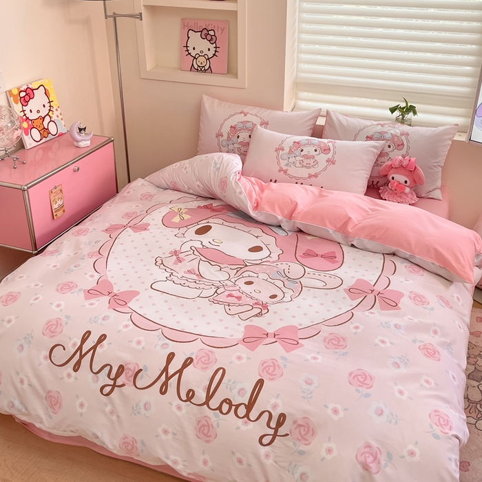 91家纺网 家纺一手货源 找家纺 金爱家 2025新款纯棉数码印花大阪三丽鸥四件套 花园宝贝kt