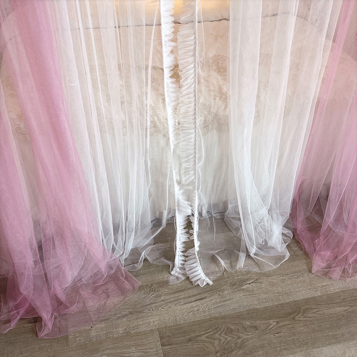 91家纺网 家纺一手货源 找家纺 宝莱利 2025年新款拉幕导轨蚊帐（可升降合金弯头支架）-田园风情 豆沙红