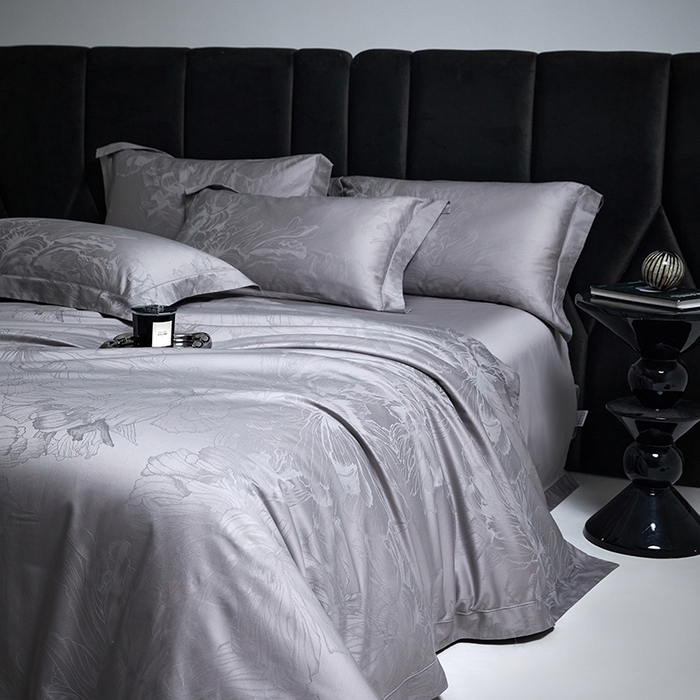 91家纺网 家纺一手货源 找家纺 榻尚家居 2025新款长绒棉贡缎提花手工立体埋绳工艺四件套礼盒包装 欧若拉-高级灰