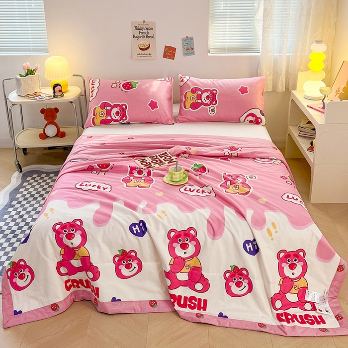 91家纺网 家纺一手货源 找家纺 尊妙被业 2025新款里外全棉印花棉花被纯棉夏被夏凉被全棉棉花夏凉被草莓熊宝