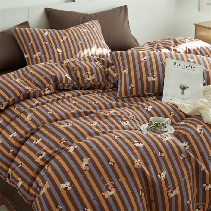 91家纺网 家纺一手货源 找家纺 趣色家纺 2025新款A类全棉双层纱印花四件套 竖条圣诞汪