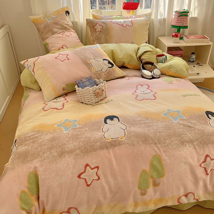 91家纺网 家纺一手货源 找家纺 2025春季新款13372全棉印花四件套-卡通系列 蜡笔企鹅兔