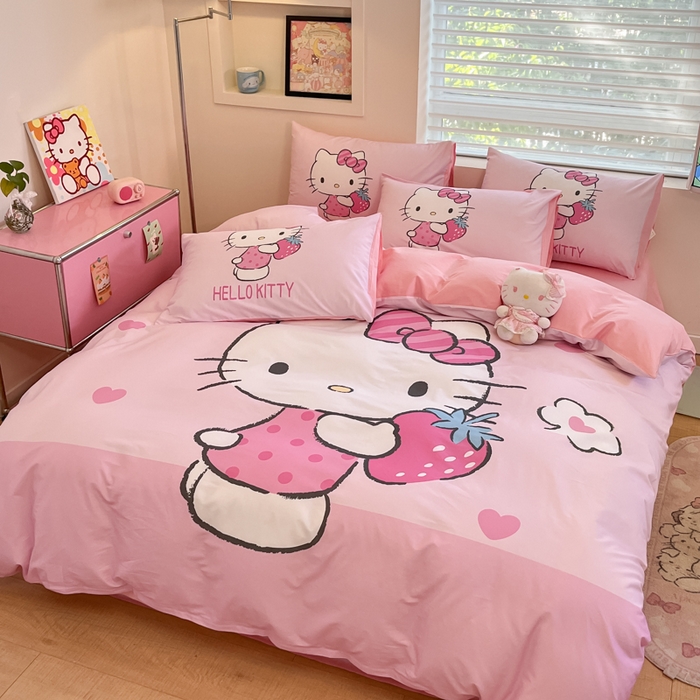 91家纺网 家纺一手货源 找家纺 金爱家 2025新款纯棉数码印花大阪三丽鸥四件套 D草莓kt粉