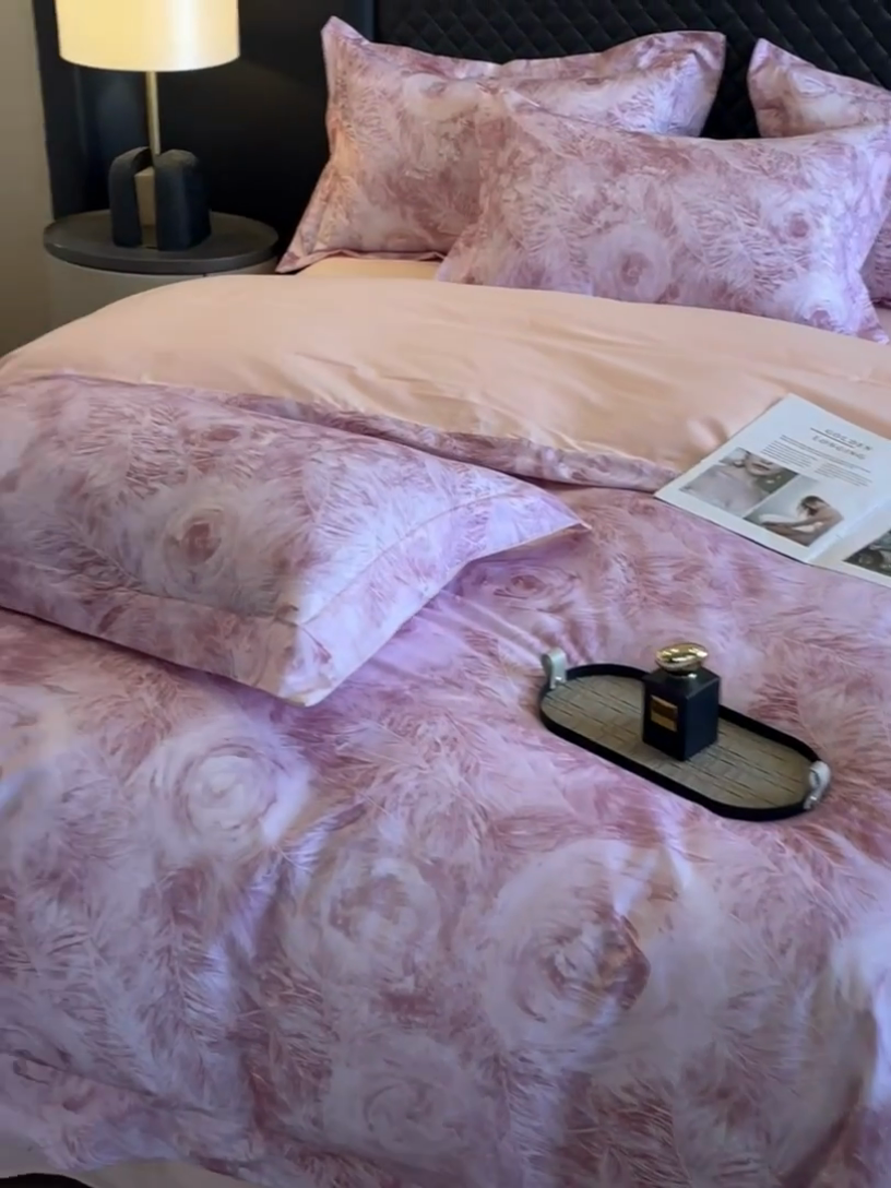 91家纺网 家纺一手货源 找家纺 新方向2025新款全棉长绒棉数码印花四件套-秘密花园 秘密花园-桃粉