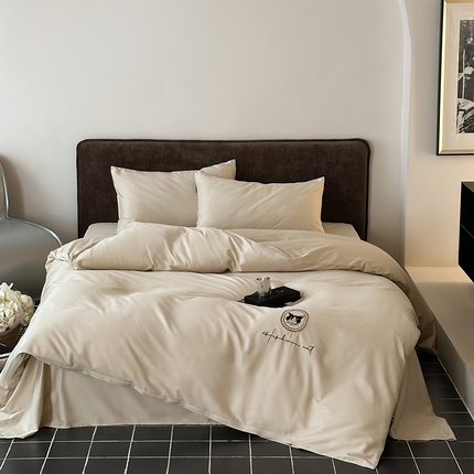 91家纺网 家纺一手货源 找家纺 赫帛 2025新款赫本猫联名系列四件套-蒂普缇克 蒂普缇克-亚麻驼