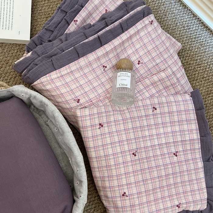 91家纺网 家纺一手货源 找家纺 荣轩 2024新款全棉印花双层纱四件套 皱皱纱花边款 樱桃千层