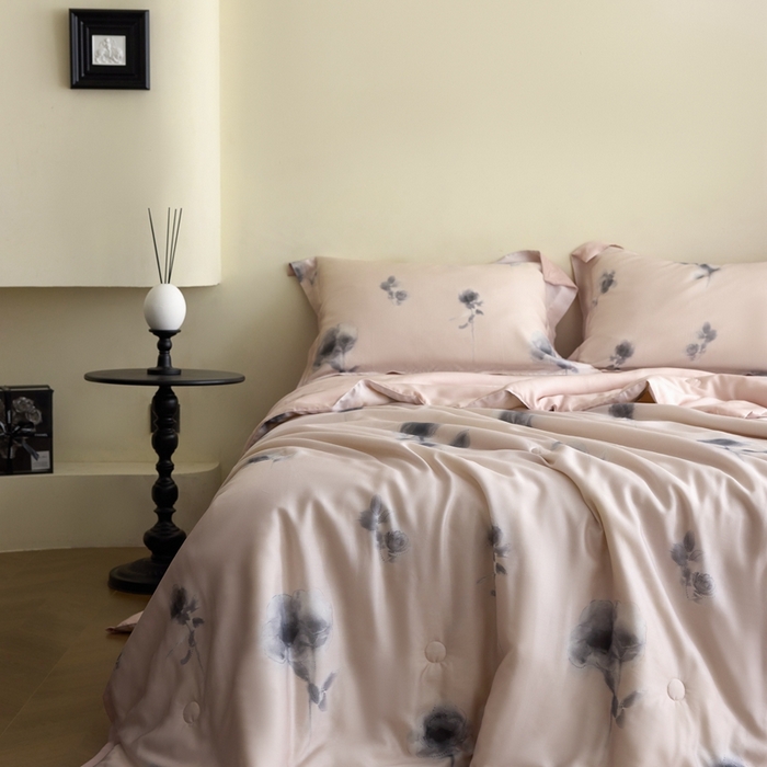 91家纺网 家纺一手货源 找家纺 黛舒家居 2025新款天丝印花夏被四件套 风栖