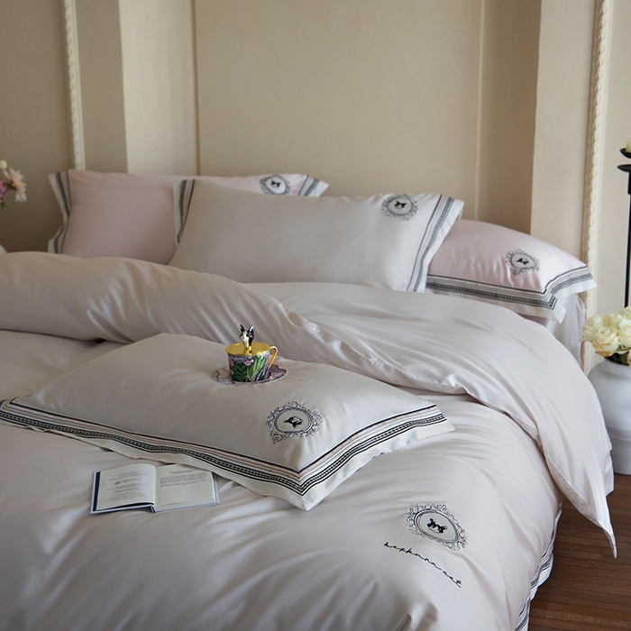 91家纺网 家纺一手货源 找家纺 赫帛 2025新款赫本猫联名系列四件套-贵族猫 贵族猫-银白色