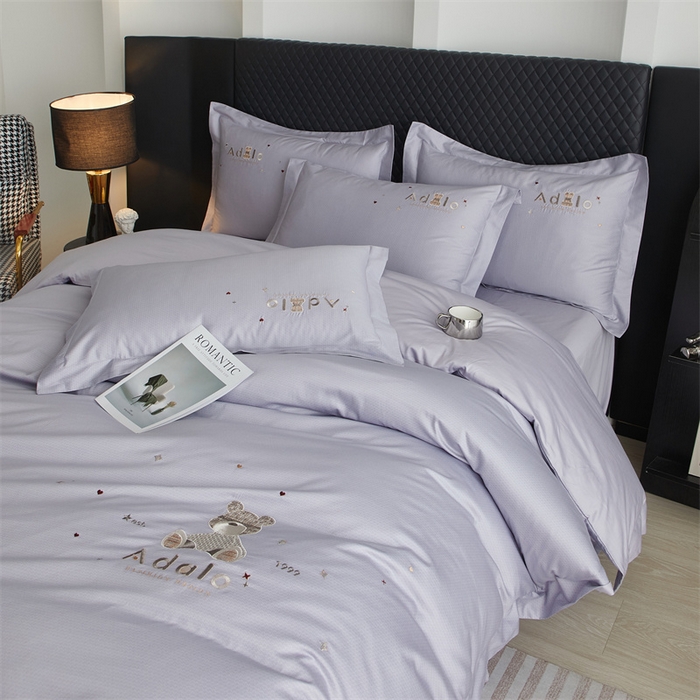 91家纺网 家纺一手货源 找家纺 品乐家纺 2025新款60支长绒棉刺绣款AB版四件套-维尼系列 维尼 紫棠