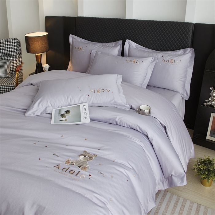 91家纺网 家纺一手货源 找家纺 品乐家纺 2025新款60支长绒棉刺绣款AB版四件套-维尼系列 维尼 紫棠