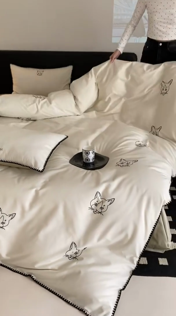 91家纺网 家纺一手货源 找家纺 （总）赫帛 2025新款赫本猫联名系列四件套-韩系三角针