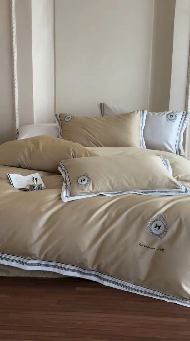 91家纺网 家纺一手货源 找家纺 赫帛 2025新款赫本猫联名系列四件套-贵族猫 贵族猫-香槟金