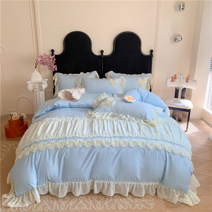 91家纺网 家纺一手货源 找家纺 富盛家纺 2025新款水洗亲肤棉盘花刺绣床裙款四件套公主风四件套甜蜜蜜系列 甜蜜蜜-蓝