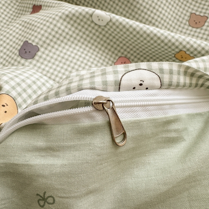 91家纺网 家纺一手货源 找家纺 清雅福 2025全棉13372小清新四件套和单被套早春系列第二批--单被套 熊豆豆·绿