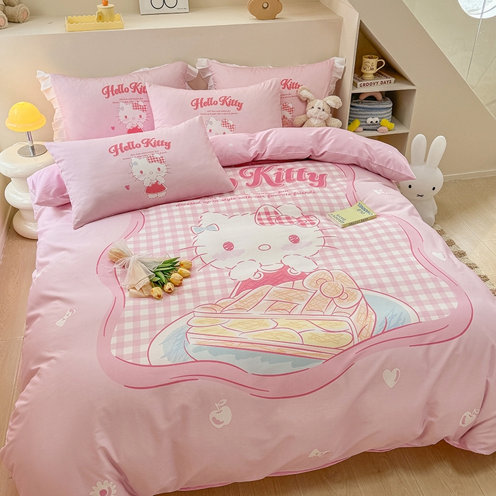 91家纺网 家纺一手货源 找家纺 2025新款三丽鸥系列数码印花纯棉全棉床裙三件套四件套-简约款 简约基础款-心动凯蒂