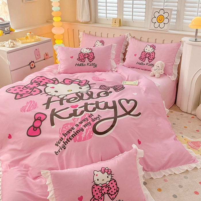 91家纺网 家纺一手货源 找家纺 玉元坊 2025新款三丽鸥系列数码印花纯棉全棉床裙三件套四件套-花边款 花边款-凯蒂宝贝