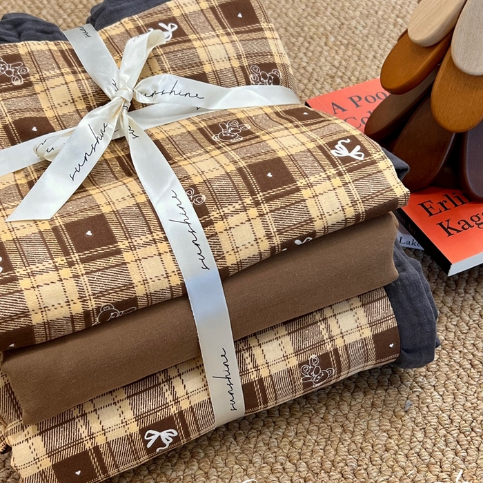 91家纺网 家纺一手货源 找家纺 荣轩 2024新款全棉印花双层纱四件套 皱皱纱花边款 曲奇小熊