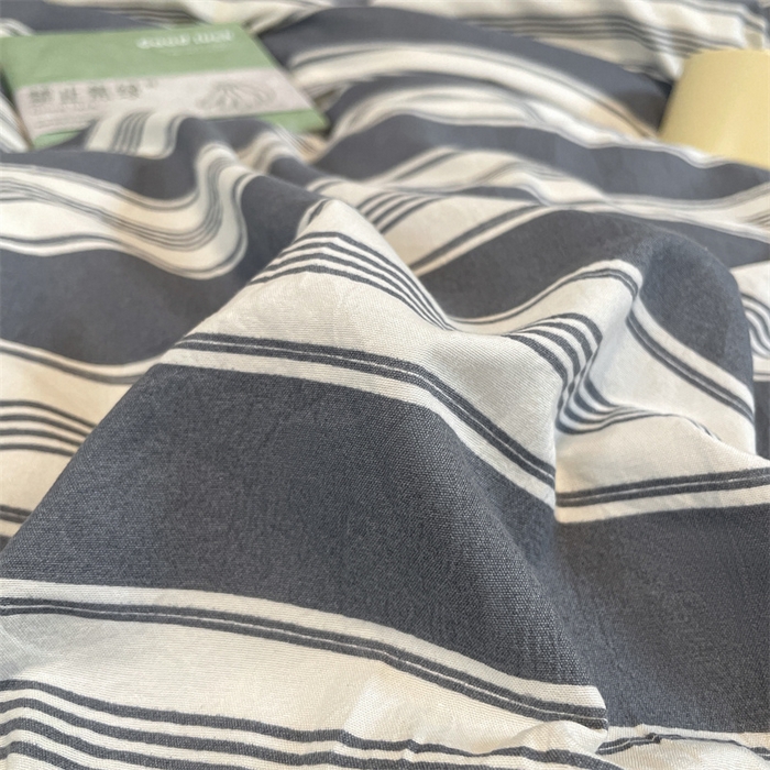 91家纺网 家纺一手货源 找家纺 盛秋家纺 2025新款水洗棉格子系列四件套黑灰中条+高级灰