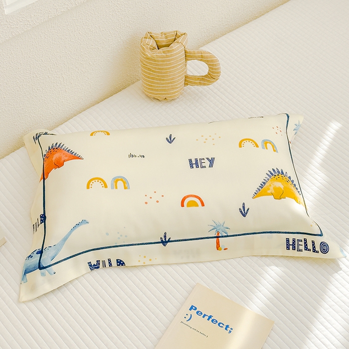 91家纺网 家纺一手货源 找家纺 良佐生活 2025新款50支天丝印花枕套  彩虹恐龙