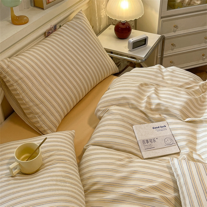 91家纺网 家纺一手货源 找家纺 盛秋家纺 2025新款水洗棉格子系列四件套芝士条纹+云初黄