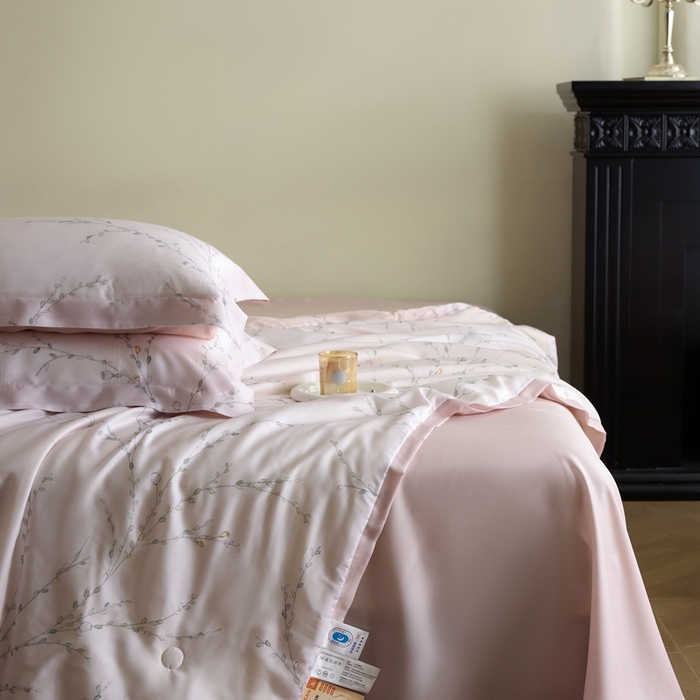 91家纺网 家纺一手货源 找家纺 黛舒家居 2025新款天丝印花夏被四件套 茶枝里