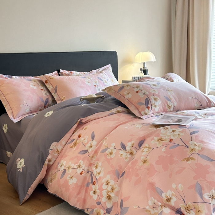91家纺网 家纺一手货源 找家纺 格里芬家纺 2025新款全棉四件套13376纯棉印花四件套 杏绘-粉