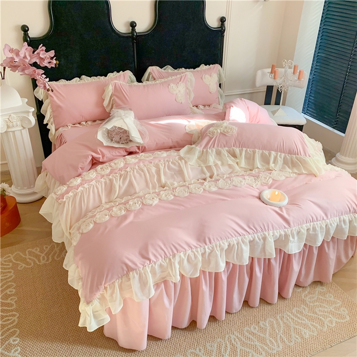 91家纺网 家纺一手货源 找家纺 富盛家纺 2025新款水洗亲肤棉盘花刺绣床裙款四件套公主风四件套甜蜜蜜系列 甜蜜蜜-豆沙