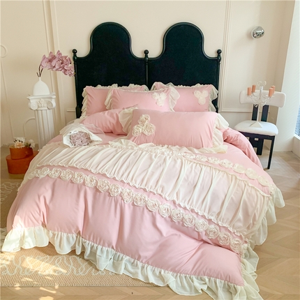 91家纺网 家纺一手货源 找家纺 富盛家纺 2025新款水洗亲肤棉盘花刺绣床裙款四件套公主风四件套甜蜜蜜系列 甜蜜蜜-豆沙