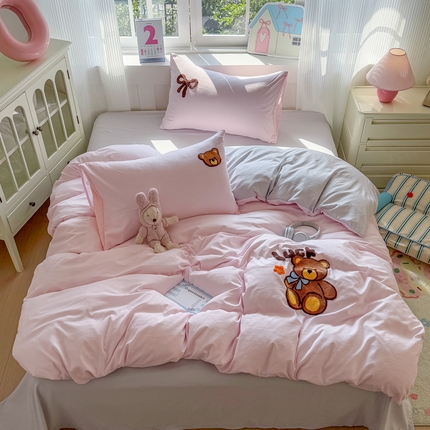 91家纺网 家纺一手货源 找家纺 温眠家纺 2025新款水洗棉毛巾绣四件套 帕帕熊-紫