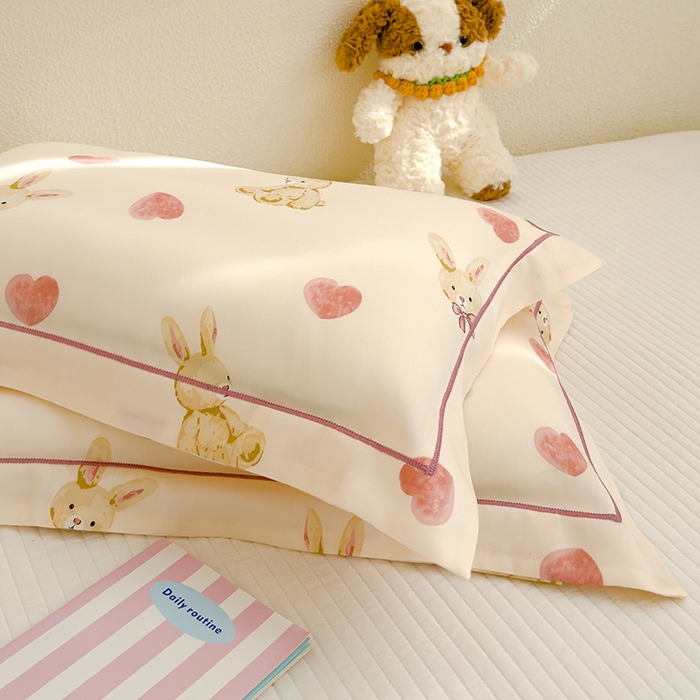 91家纺网 家纺一手货源 找家纺 良佐生活 2025新款50支天丝印花枕套 爱心兔兔