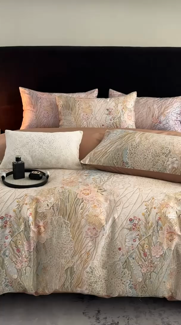 91家纺网 家纺一手货源 找家纺 立奥被业 2025新款60S数码印花四件套四件套 秘境咖