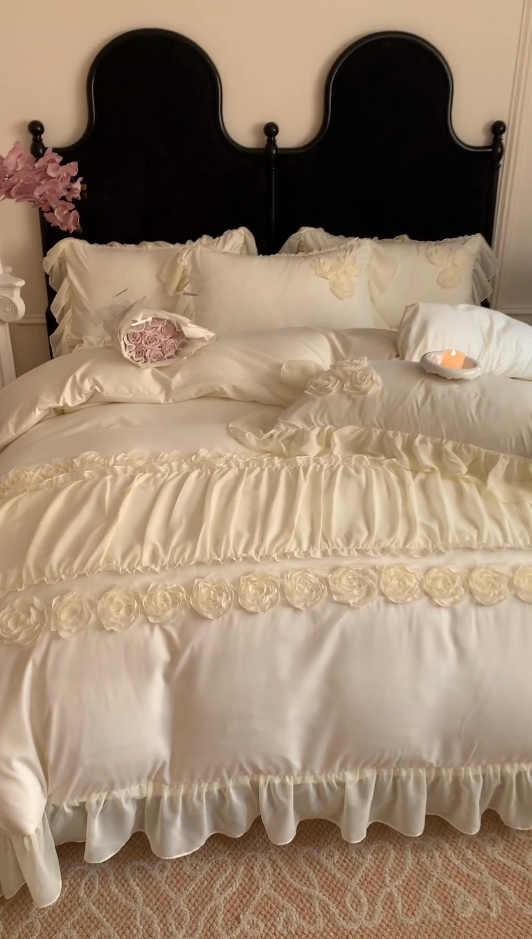 91家纺网 家纺一手货源 找家纺 富盛家纺 2025新款水洗亲肤棉盘花刺绣床裙款四件套公主风四件套甜蜜蜜系列 甜蜜蜜-白