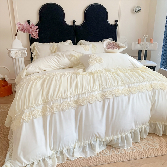 91家纺网 家纺一手货源 找家纺 富盛家纺 2025新款水洗亲肤棉盘花刺绣床裙款四件套公主风四件套甜蜜蜜系列 甜蜜蜜-白