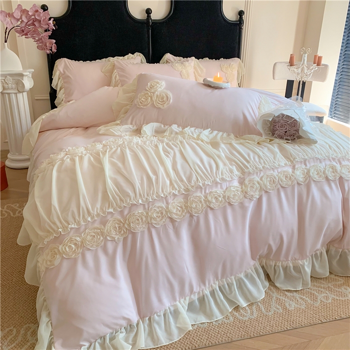 91家纺网 家纺一手货源 找家纺 富盛家纺 2025新款水洗亲肤棉盘花刺绣床裙款四件套公主风四件套甜蜜蜜系列 甜蜜蜜-粉